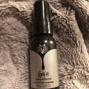 Kat Von D Lock-It travel setting spray